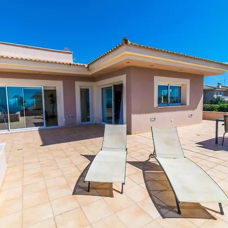 Redrema Villa *